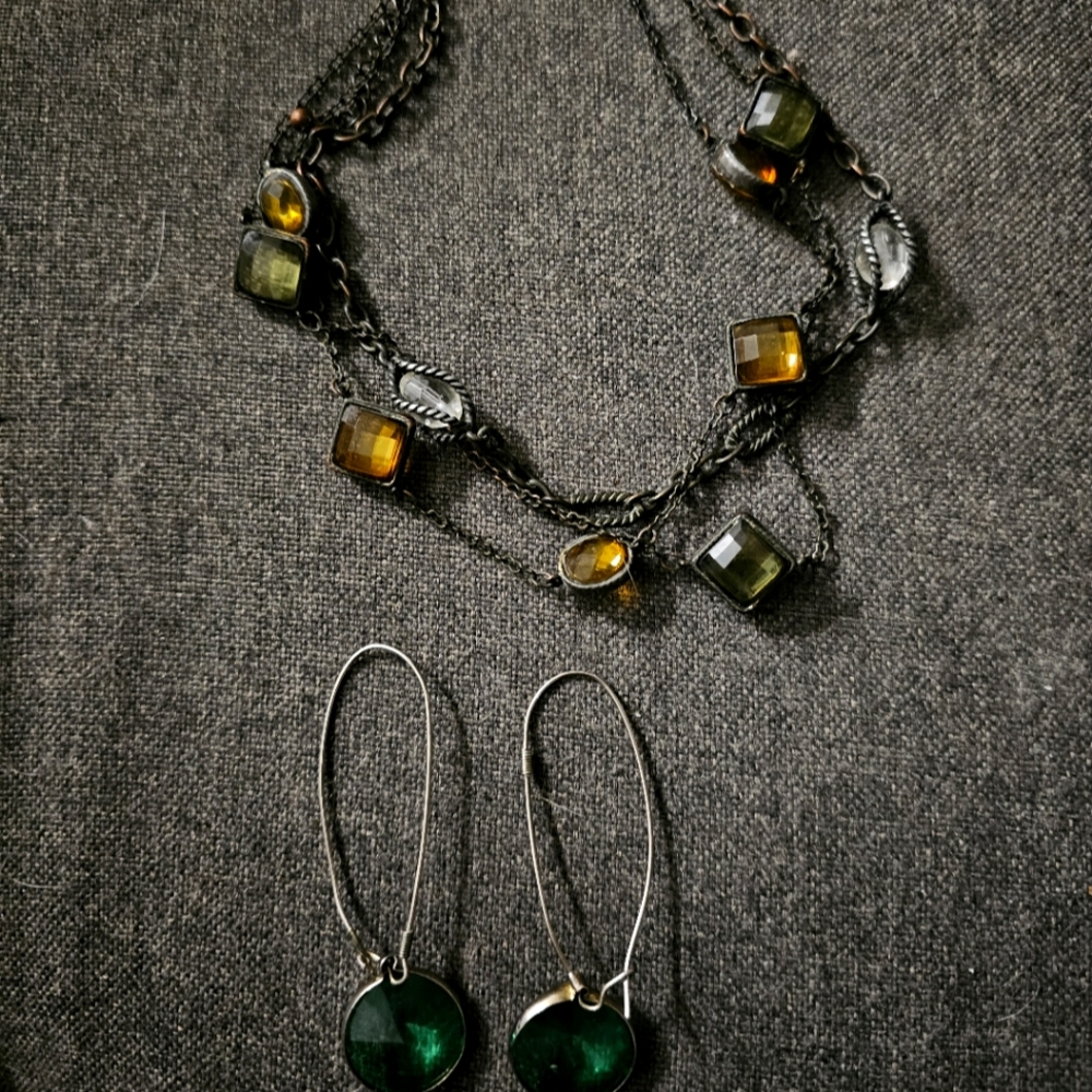 Fashion necklace & earrings sets.